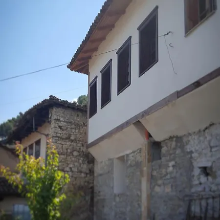 Dhimitri's Vendégház